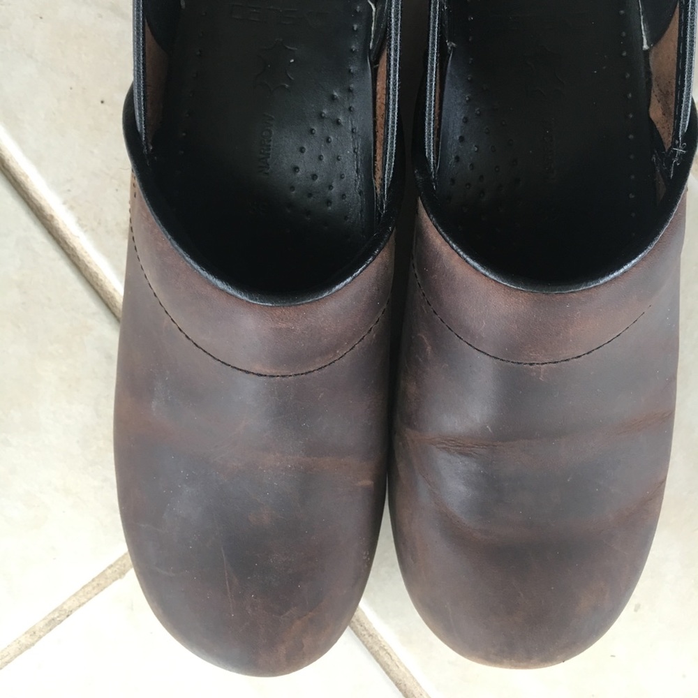 Women’s Dansko’s 39/8.5 Brown